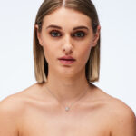 Ženska verižica Brosway Fancy FIW155 na manekenki