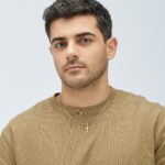 Moška verižica Brosway BIK30 prikaz okoli vratu