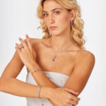 Ženska zapestnica Brosway BIG12 z modrimi kristali na zapestju