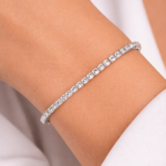 Modna ženska zapestnica Liu Jo LJ2416 prikazana na roki