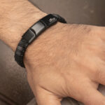 Moška zapestnica LS2534-2-1 Lotus Style usnjena prikaz na roki